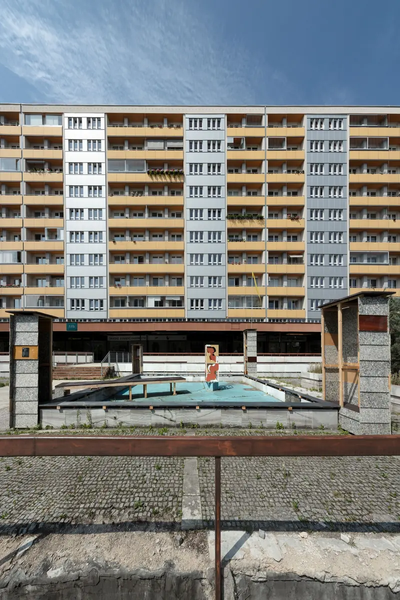 Okolo Hradce: FA VUT intervention revives unused fountain — 45 000 l: Objem pro angažovanou architekturu, Brno