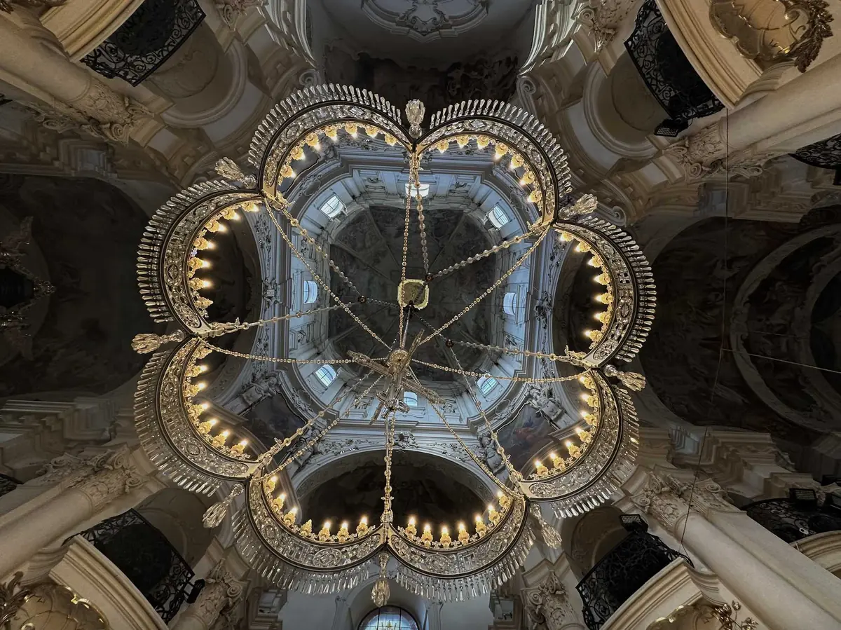 Odhalená tajemství benediktinů — Kostel sv. Mikuláše, Praha