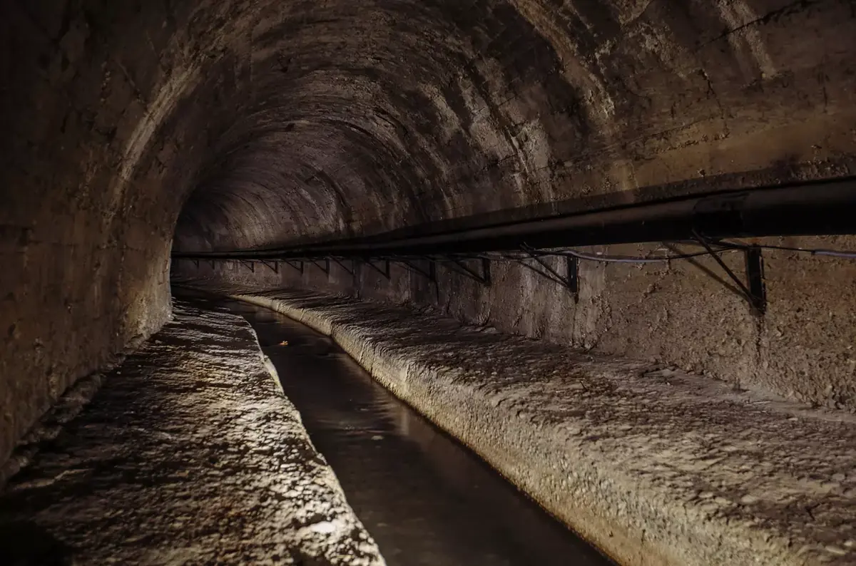 Alien Entrance - Tours of the Sewer Space Beneath the Old Town Hall — Staroměstská radnice, Prague