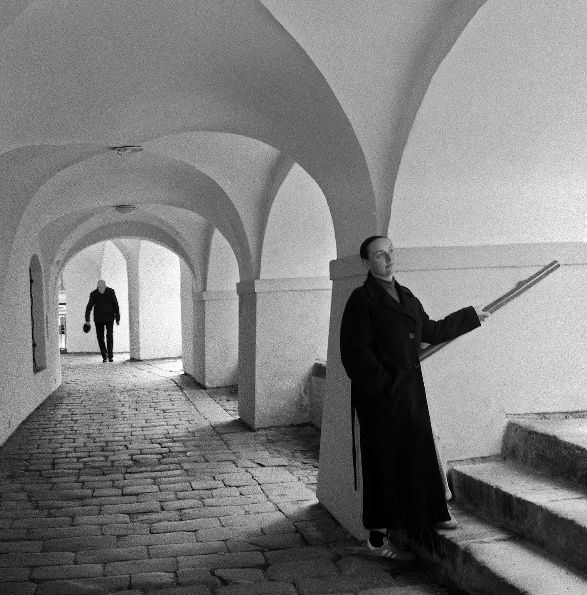 Po zlatých stezkách — Malostranské náměstí, Praha