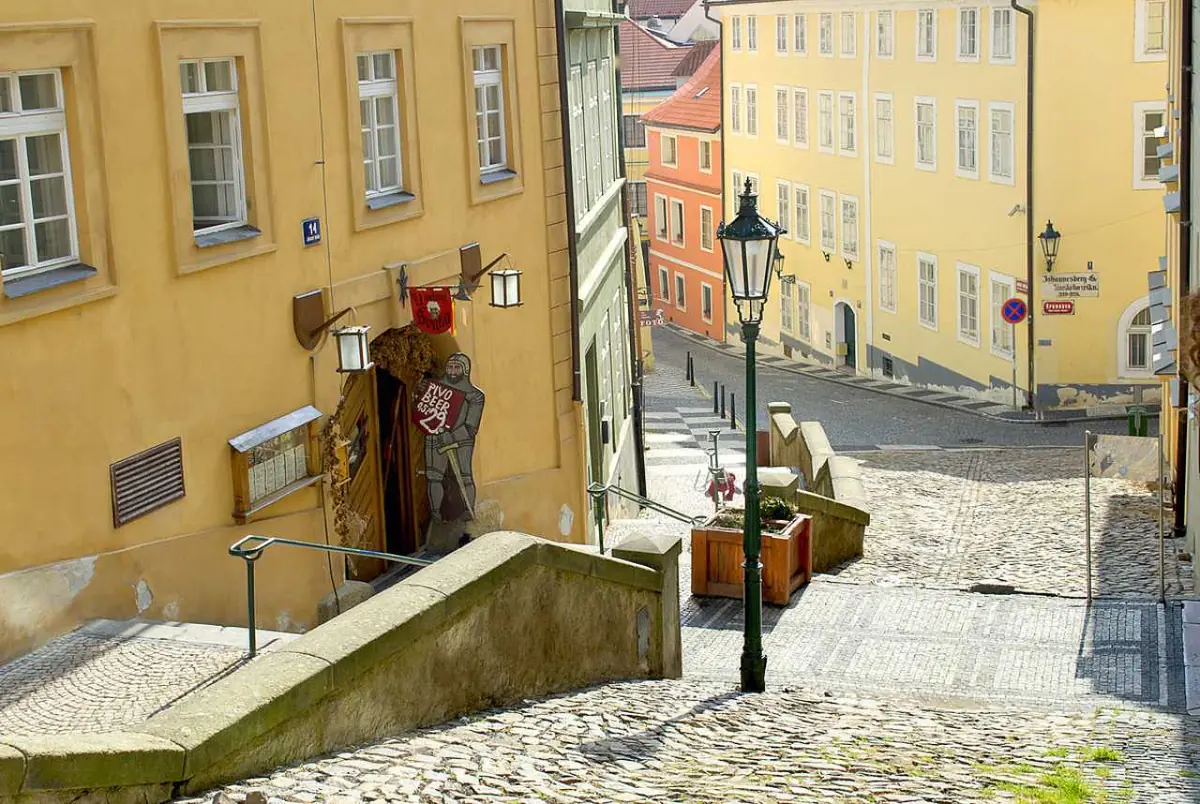 Jánský vršek aneb Úvozem do pražské Itálie — Pohořelec, Praha