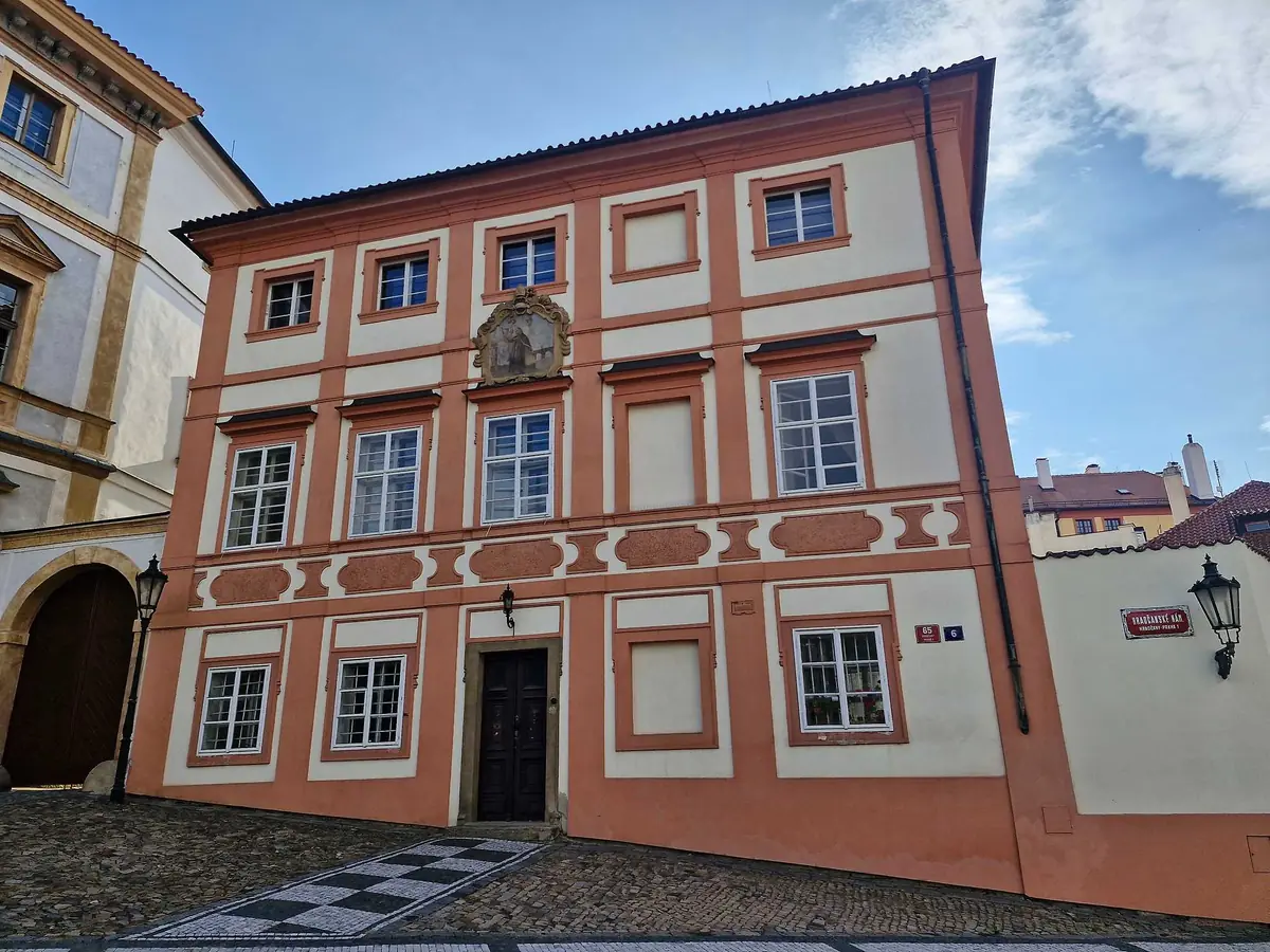 Slavné ženy: Hradčany — Hradčanské náměstí, Praha