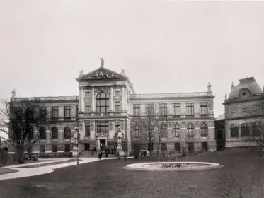 Příběh Hlavní budovy — Muzeum Prahy, Praha