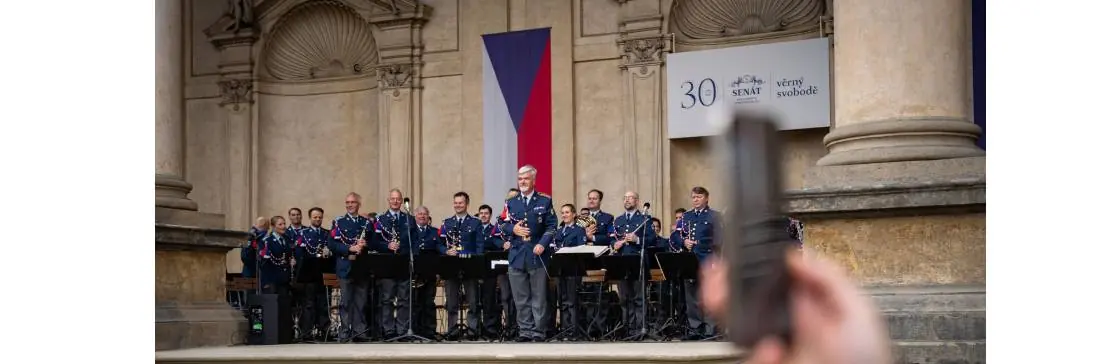 Koncert Hudba Hradní stráže a Policie České republiky — Valdštejnské náměstí 17/4, Praha