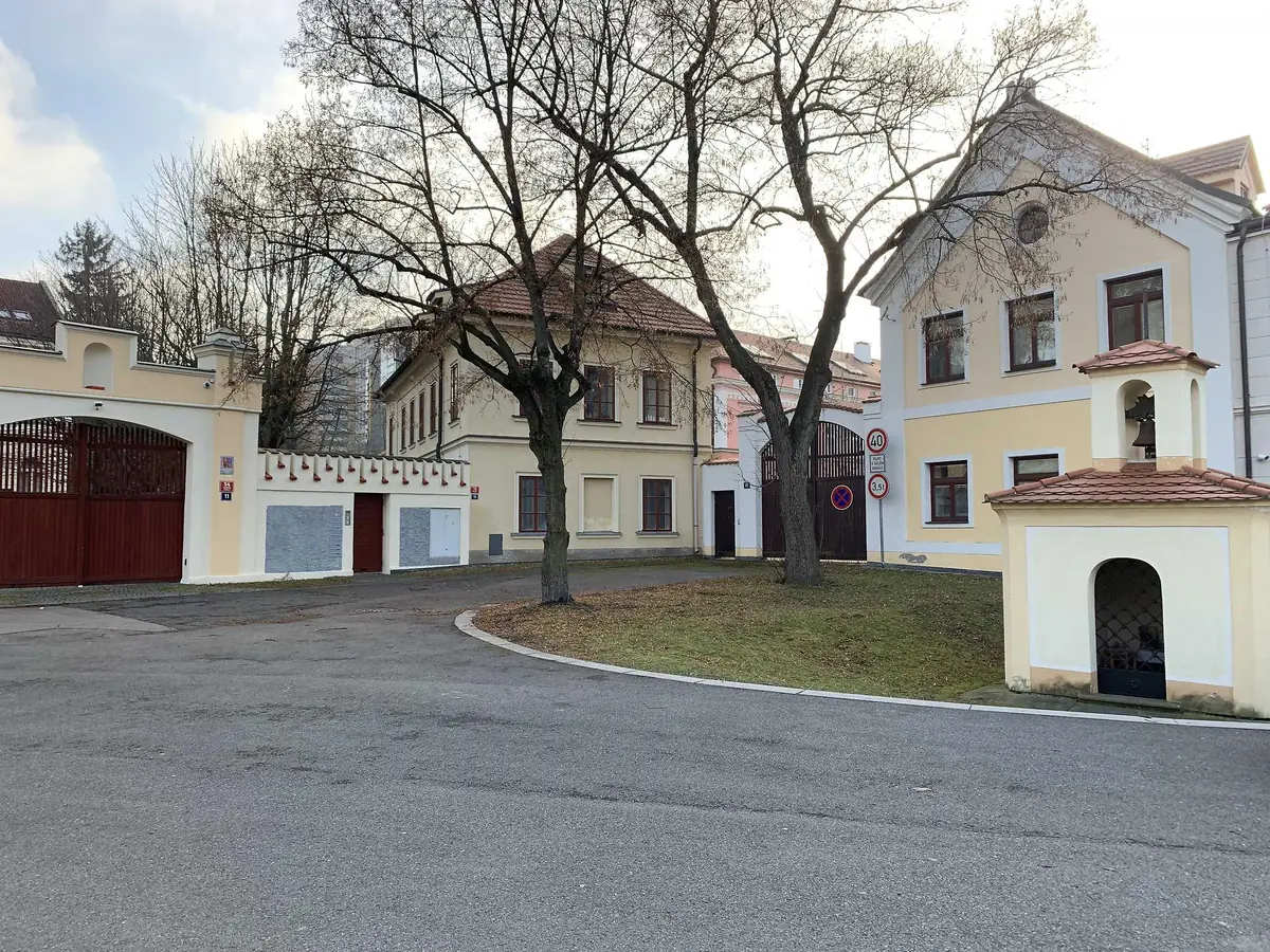 Vokovice – ves mezi vilami a Džbánem — Nádraží Veleslavín, Praha