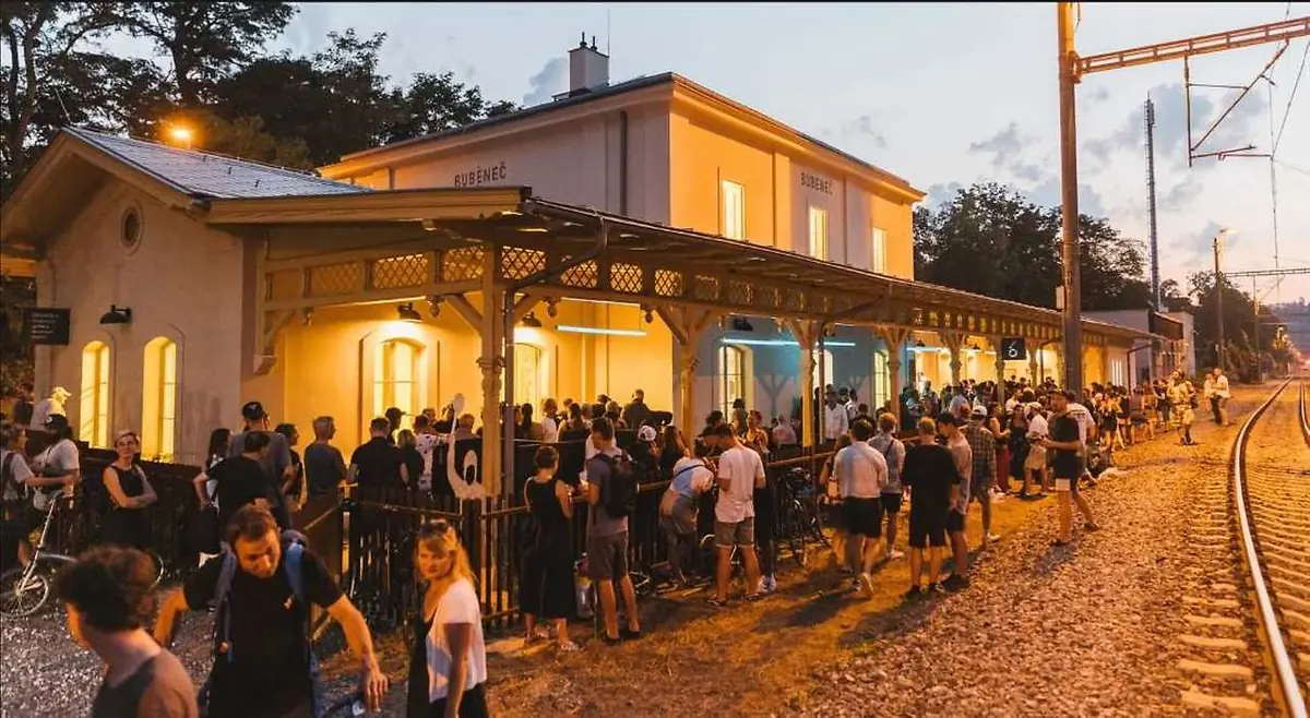 Stanice 6 žije: Stromovkou na návštěvu nádražního café — Na Slamníku, Praha