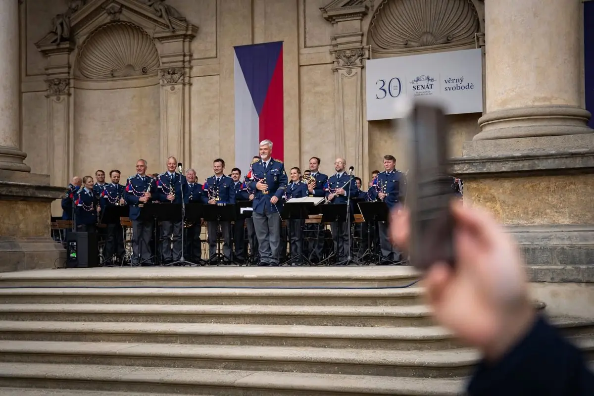 Koncert Hudby Hradní stráže a Policie ČR v Senátu — Valdštejnská Zahrada, Praha