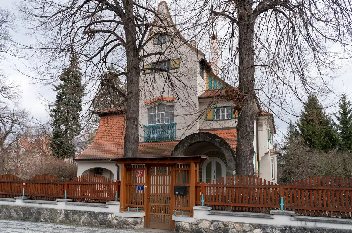 Na návštěvě ve Slavíčkově ulici – komentovaná vycházka — Villa Pellé, Praha