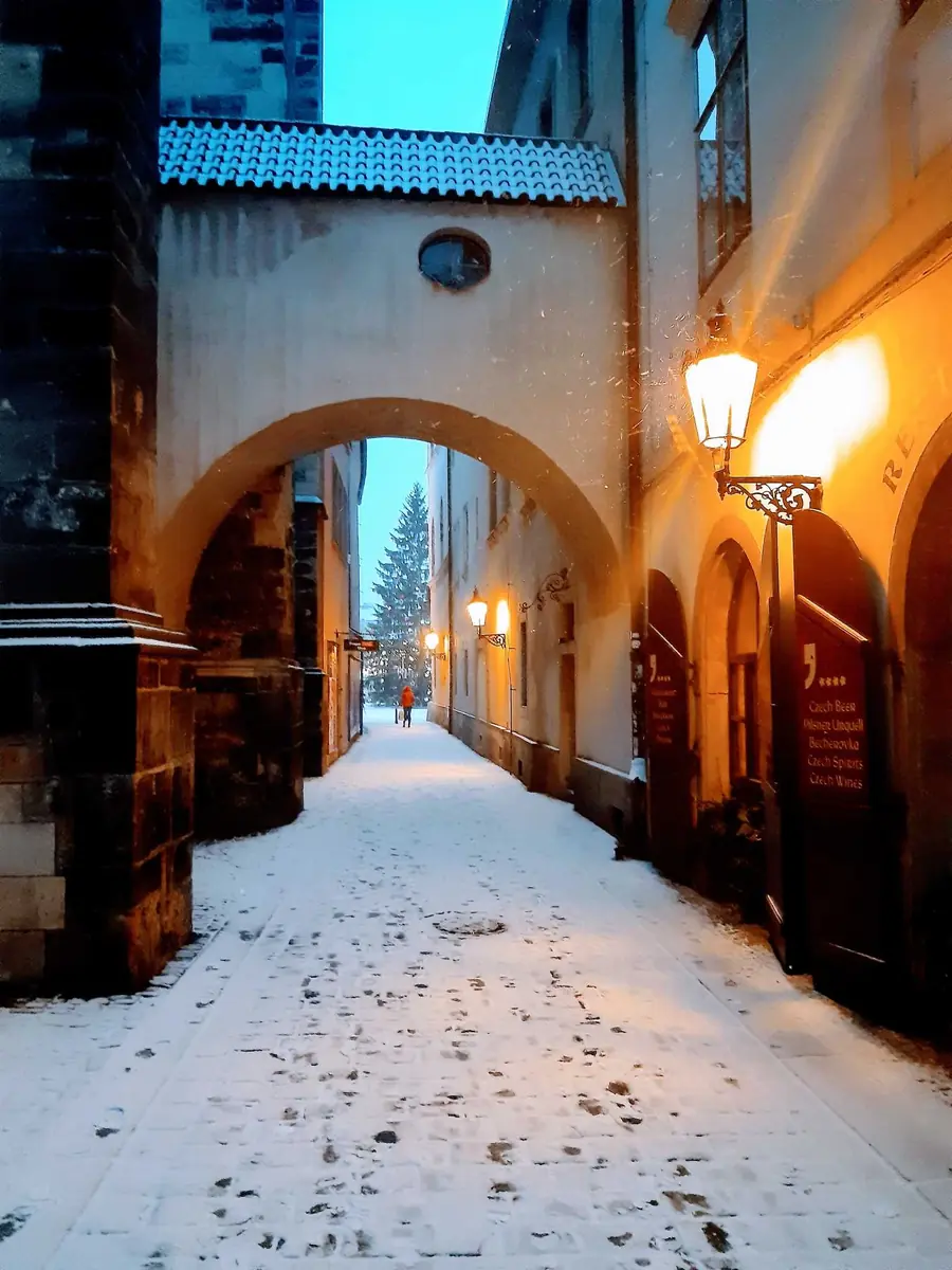 Průchody a skrytá zákoutí staré Prahy — Jungmannovo náměstí, Praha