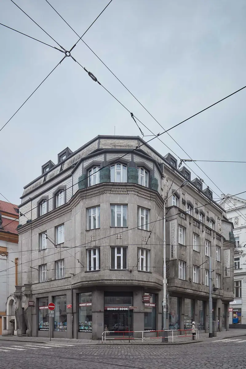 Dialog von Glas, Licht und Design: Führungen durch das neue BOMMA Atelier — Bomma Atelier, Prag