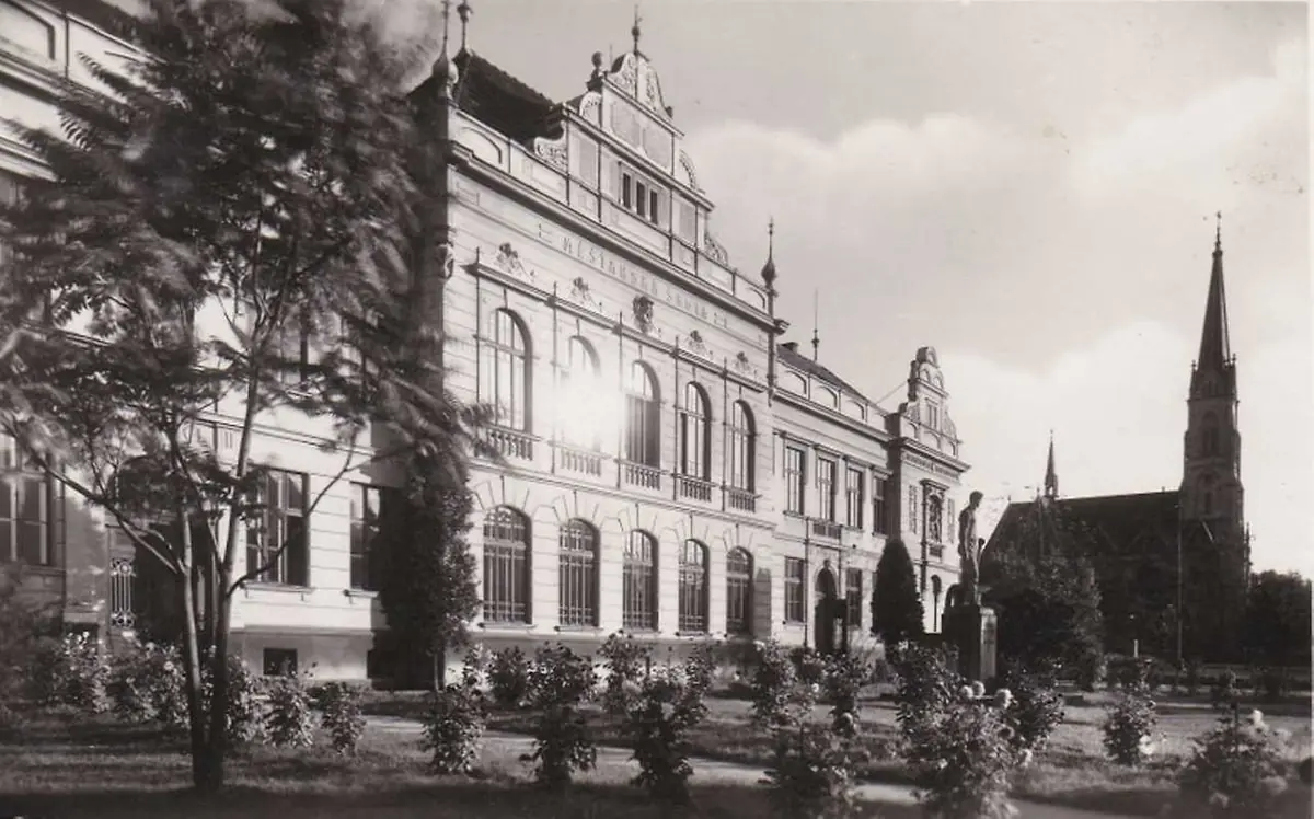 Architecture Day: Kopřivnice - Last Visit to the Old School — Husova 340/2, Kopřivnice