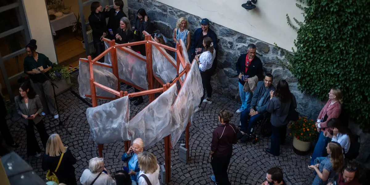Are You There? – výstava na zahradě — Atrium Žižkov, Praha