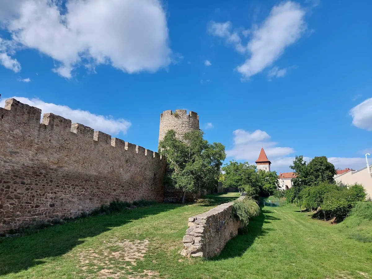 Prohlídka hradebního opevnění — TIC Znojmo, Znojmo