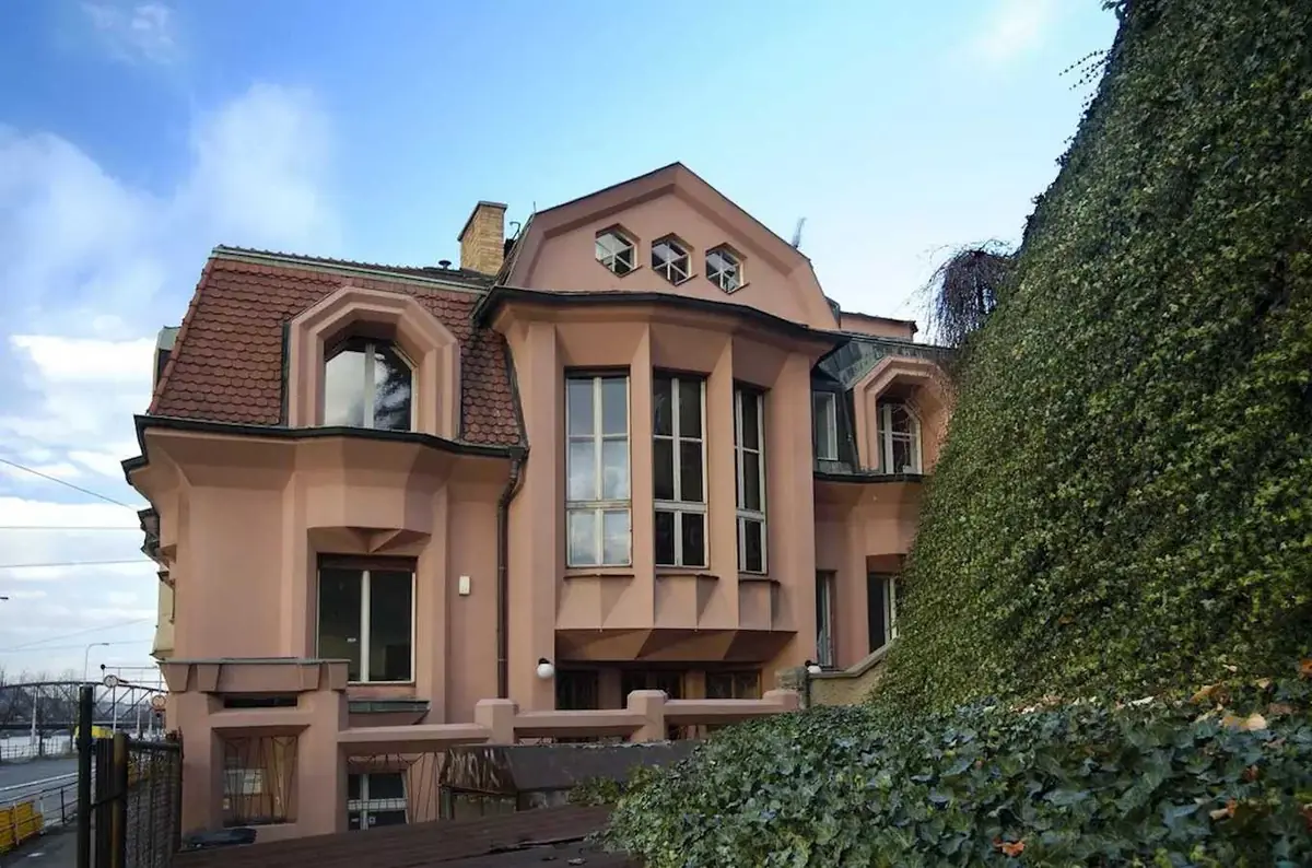 День архітектури: Прага - невідкритий Вишеград — Roh Rašínova nábř. a Vnislavovy (před Kovařovicovou vilou), Прага