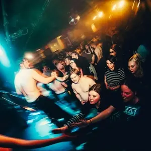 301 — Kamina boat, Praha