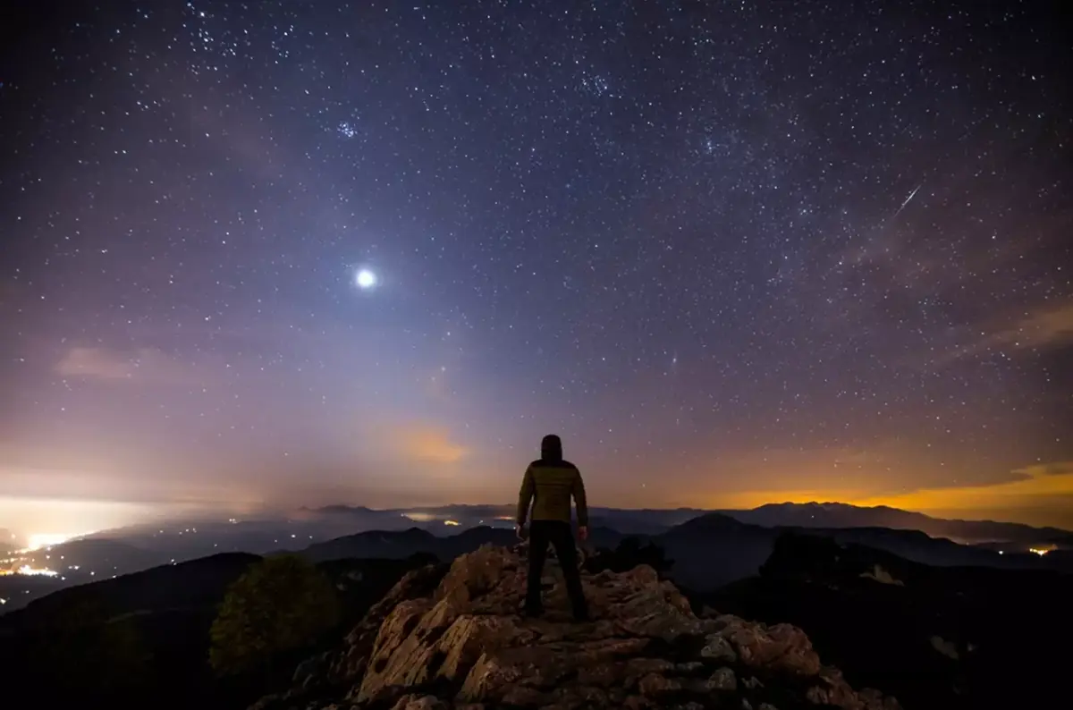 Зодиакальный свет - астрономическое явление около равноденствия — Česká astronomická společnost, Ondřejov