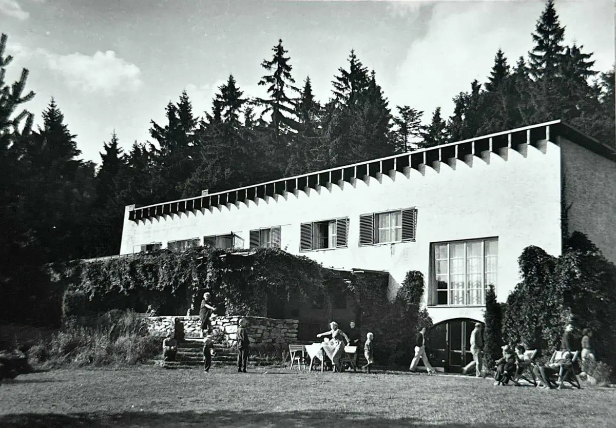 Architecture Day: Fryšava pod Žákovou horou - Medlov Functionalist — Hotel Medlov, Fryšava pod Žákovou horou