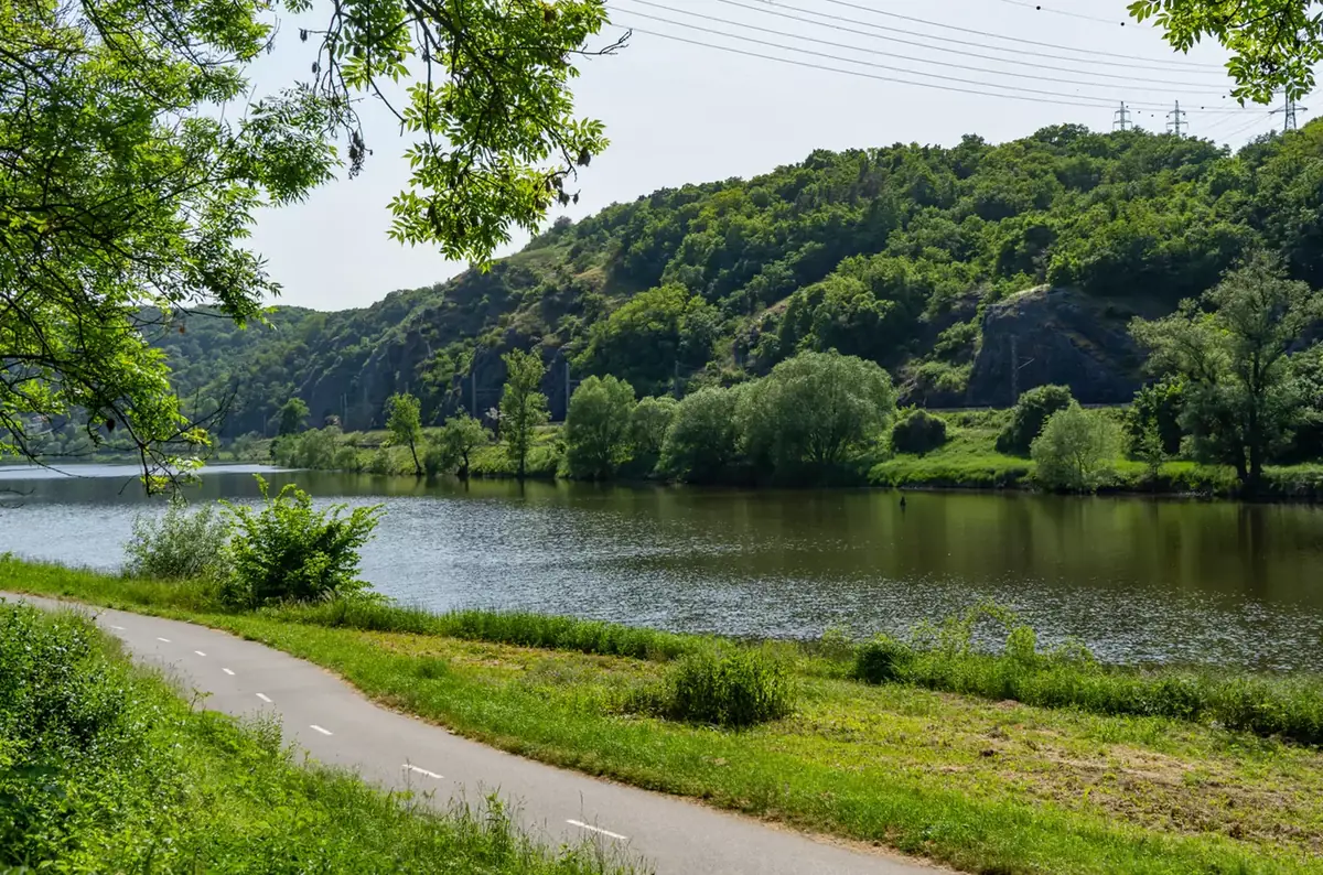 Перетворення весни на літо – прогулянка ландшафтом Бохниць — Prague City Tourism, Прага