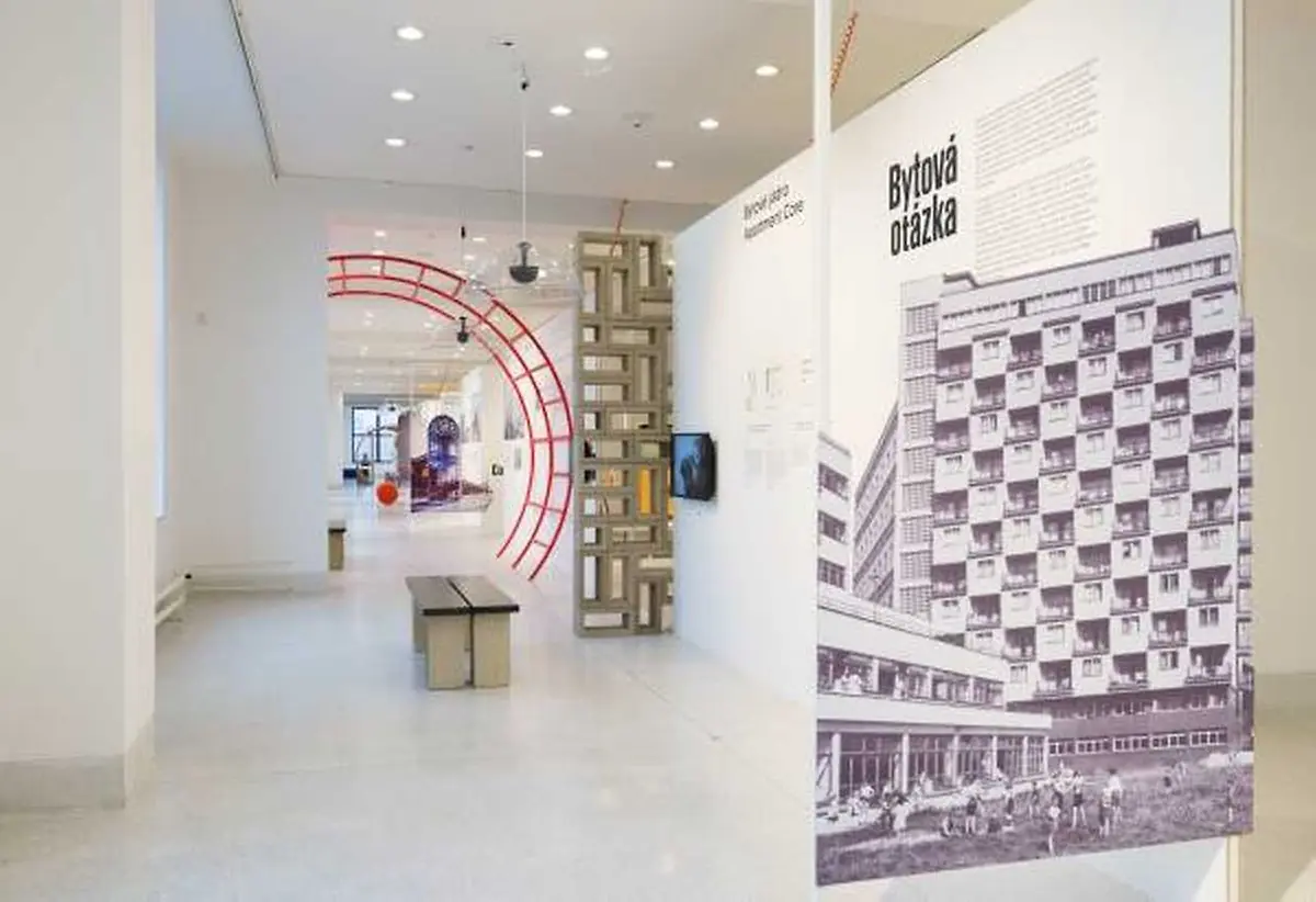 Den architektury: Cihla, panel, překližka — Veletržní palác, Praha