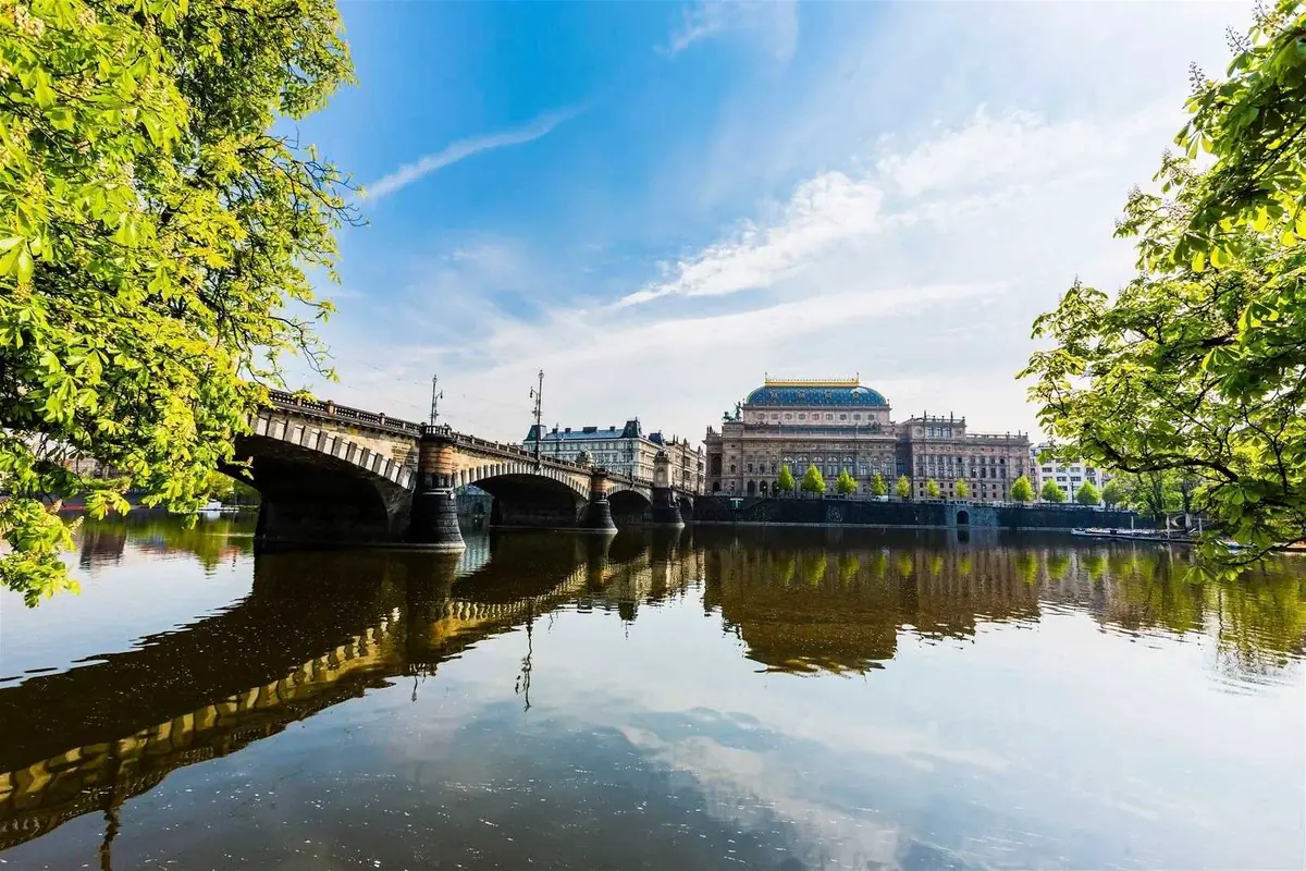 Putování Malou Stranou a Kampou: River Tales and Bridge Secrets — Kostel sv. Jana Křtitele Na Prádle, Praha