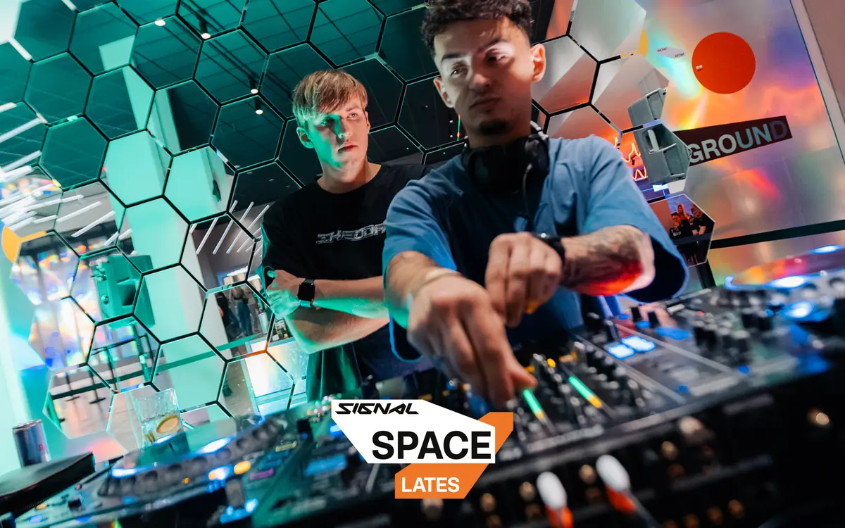 Signal Lates — Signal Space, Praha