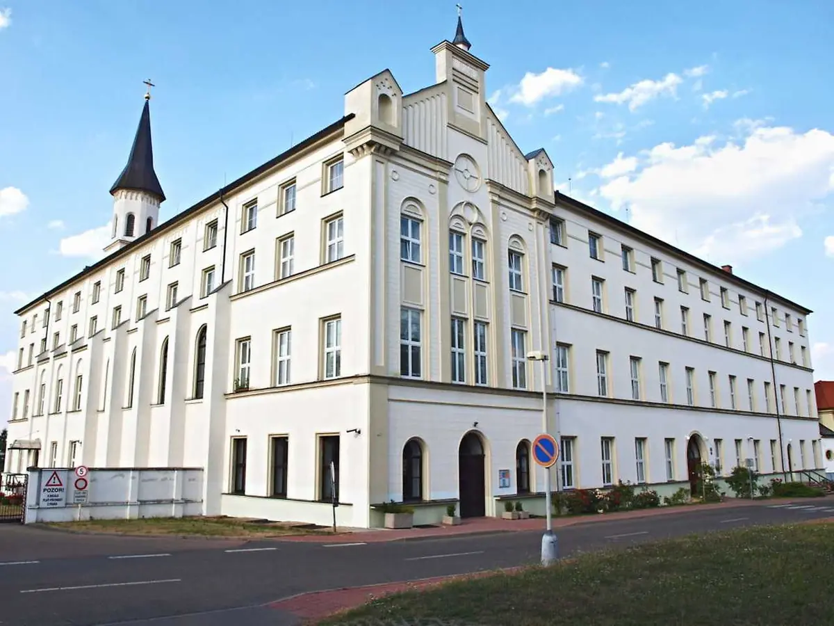 Prohlídka kostela sv. Rodiny v Řepích — Kostel sv. Rodiny, Řepy