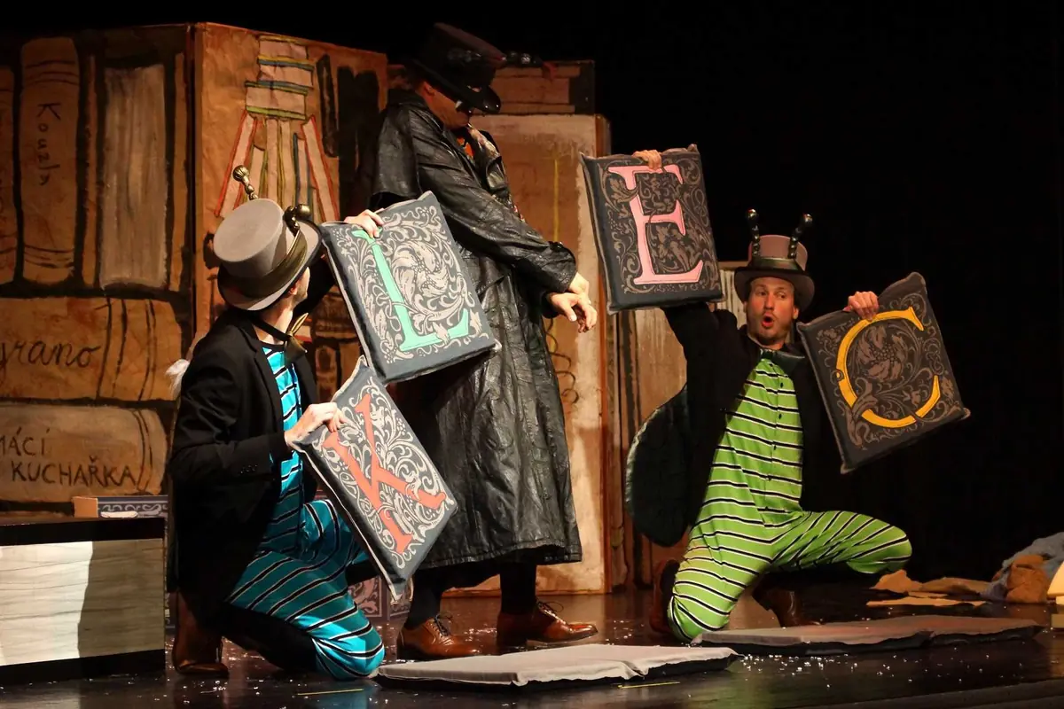 Sunday Theatre: KnihoMOLI — Story B, Prague