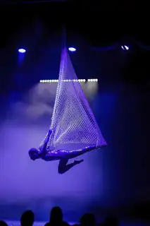 Blue Secret Show: акробатическое шоу с кабаретной душой