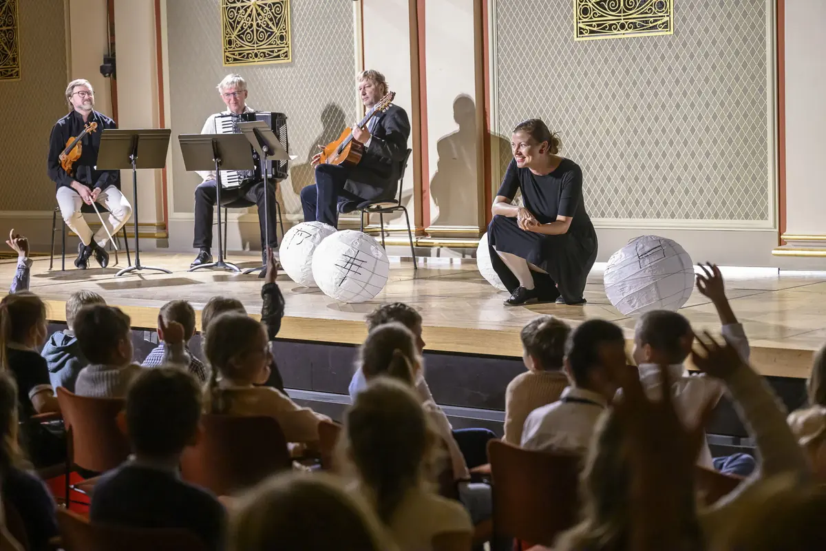 Соловей імператора, або Візит до двору китайського імператора — Rudolfinum, Sukova Sín, Прага