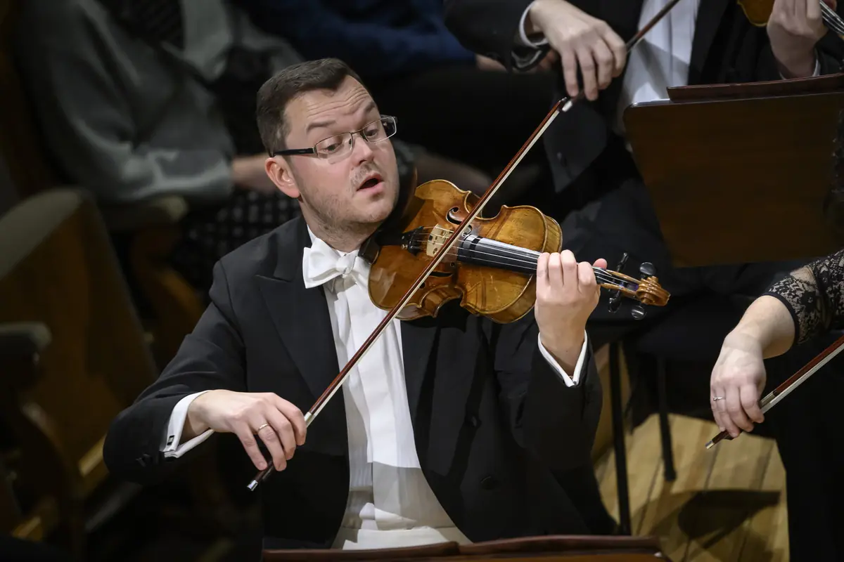 Český spolek pro komorní hudbu • Jan Fišer — Rudolfinum, Dvořákova síň, Praha