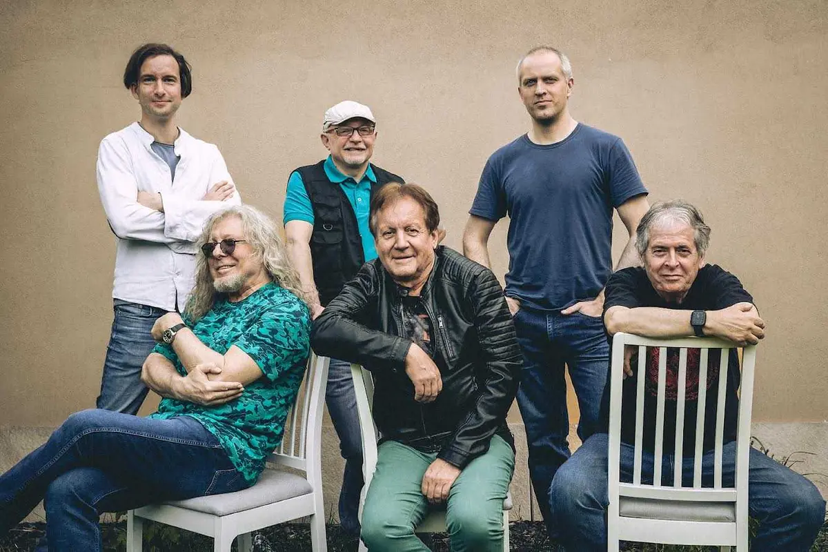 Folk Team — Малостранська бесіда, Прага