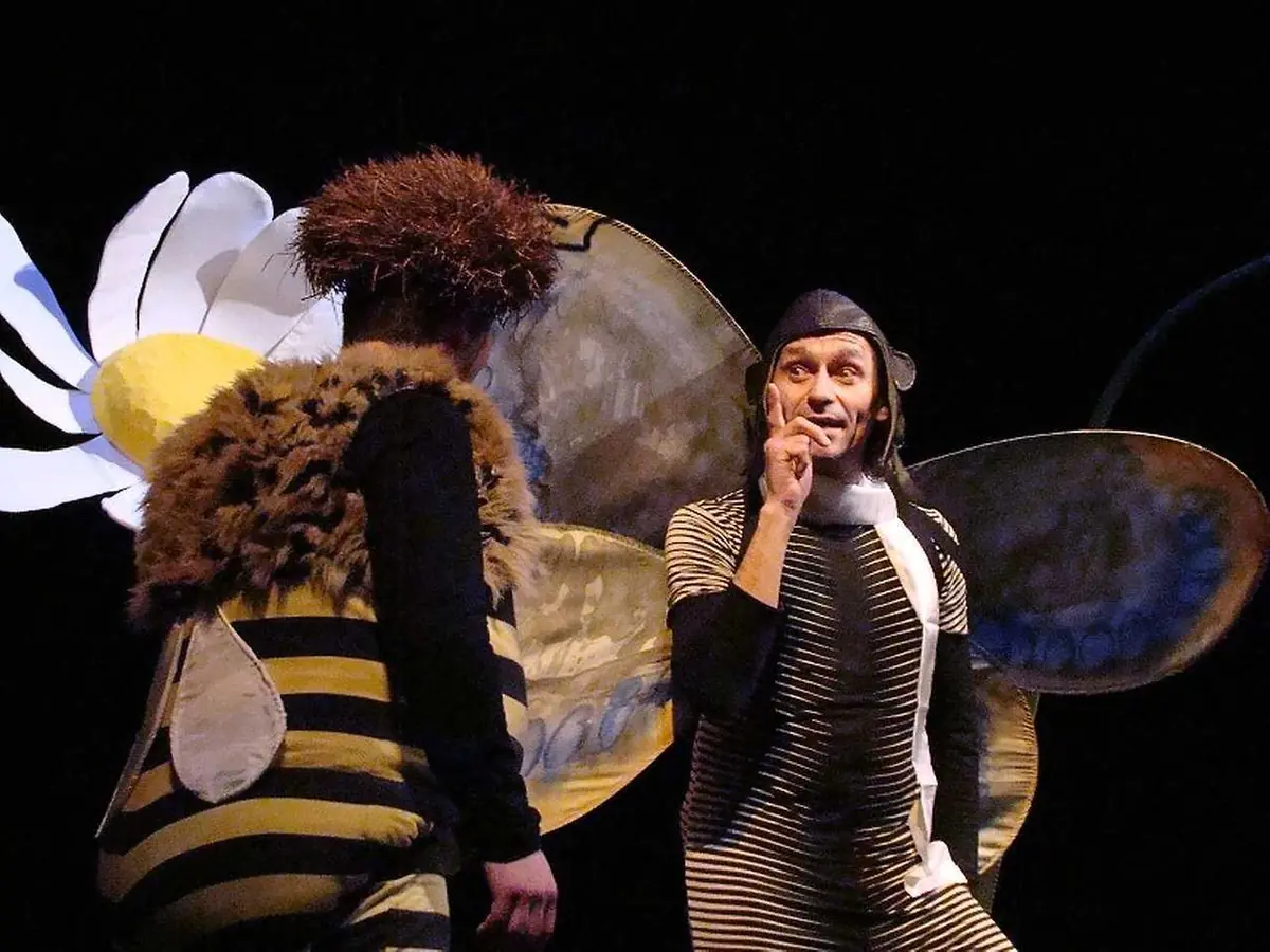Die Abenteuer der Bienenbären — Theater Image, Prag