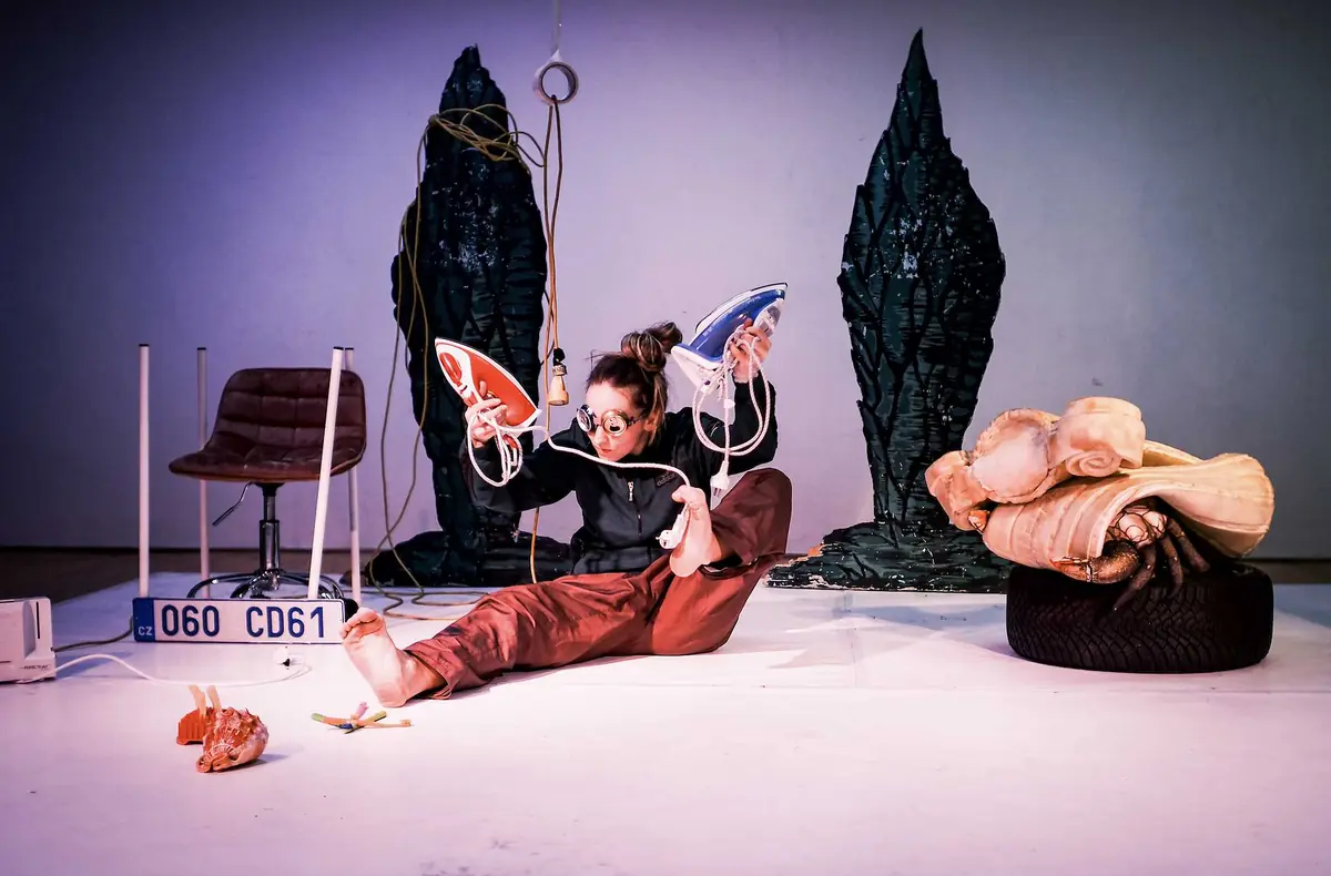 Puppen in der Kette: Wir sind, der Oktopus — Theater Disk, Prag