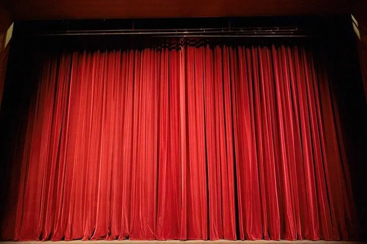 Die andere Seite des Vorhangs — Theater Bolka Polívka – Weißes Haus, Brünn