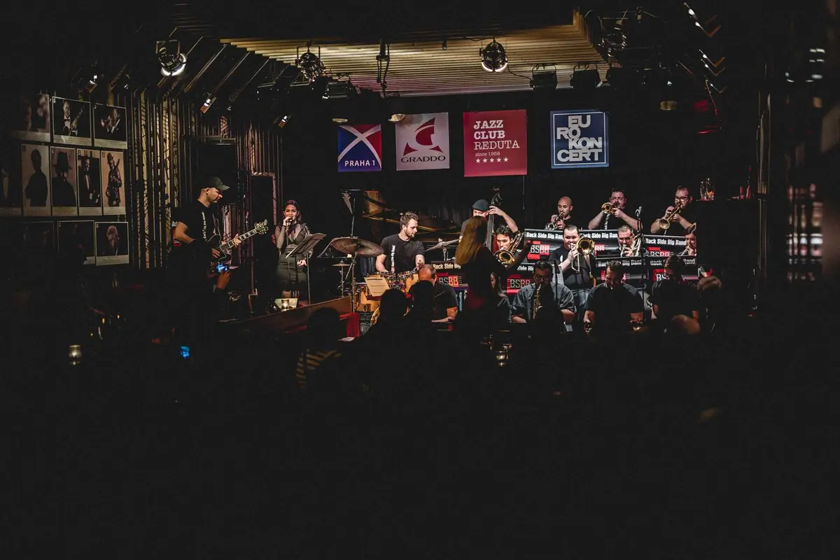 Backside Big Band Plays the Greats: Ellington, Gillespie, Prima & Gershwin — Reduta Jazz Club, Прага