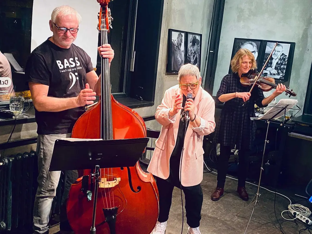 Zlatka Bartošková — Bei der alten Dame Jazz & Cocktail Club, Prag