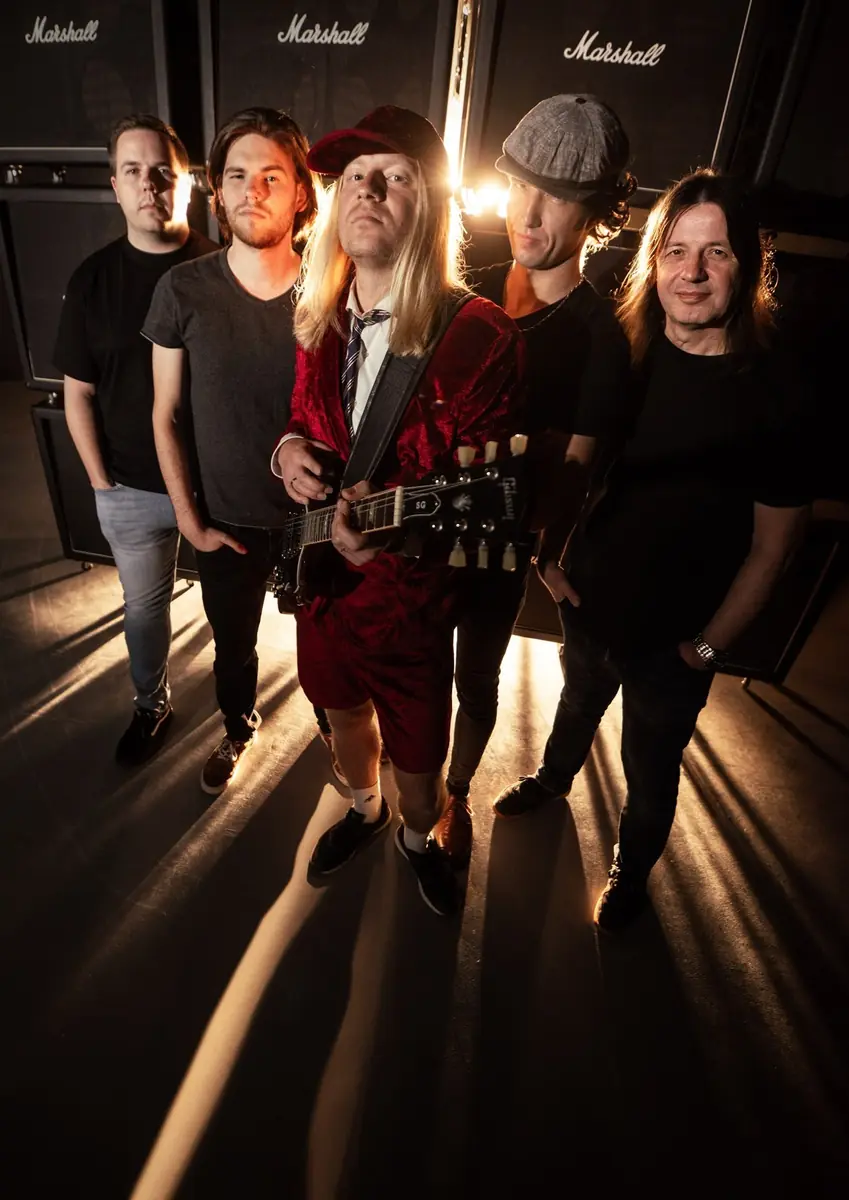 AC/CZ: Top AC/DC Tribute Show + Zmrkvepád: Крещение EP — MARS Klub, Бучовице