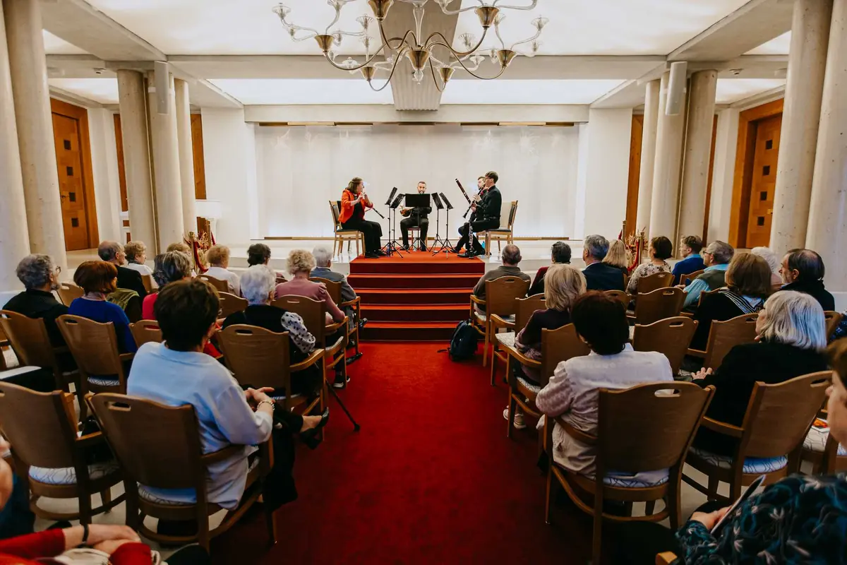 Duo mit Gitarre — Vršovický zámeček, Prag