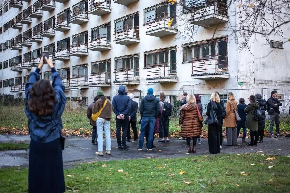 Модернізм переосмислений: типологія - топографія - стратегія — Okruhový dom armády, Trenčín