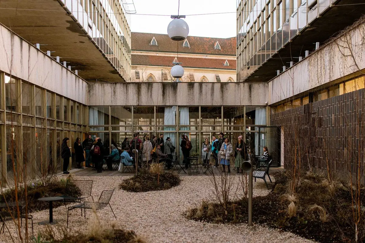 CAMP Tour: Pragers Würfel — Ulice Vyšehradská, Prag