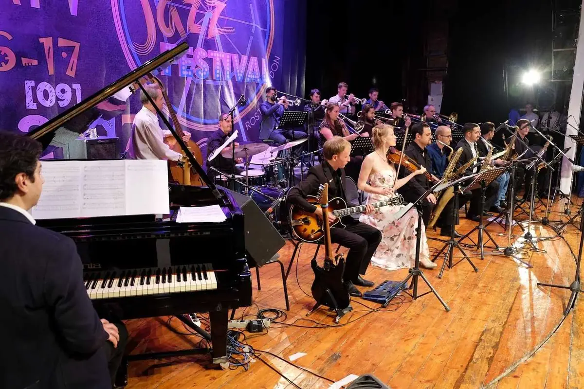Harmony Across Continents: The East West European Jazz Orchestra — Reduta Jazz Club, Prag