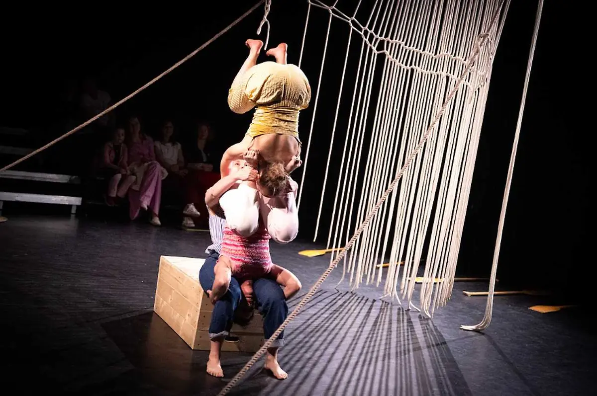 TUTOcirk: AHOY! — Theater Alfa, Pilsen