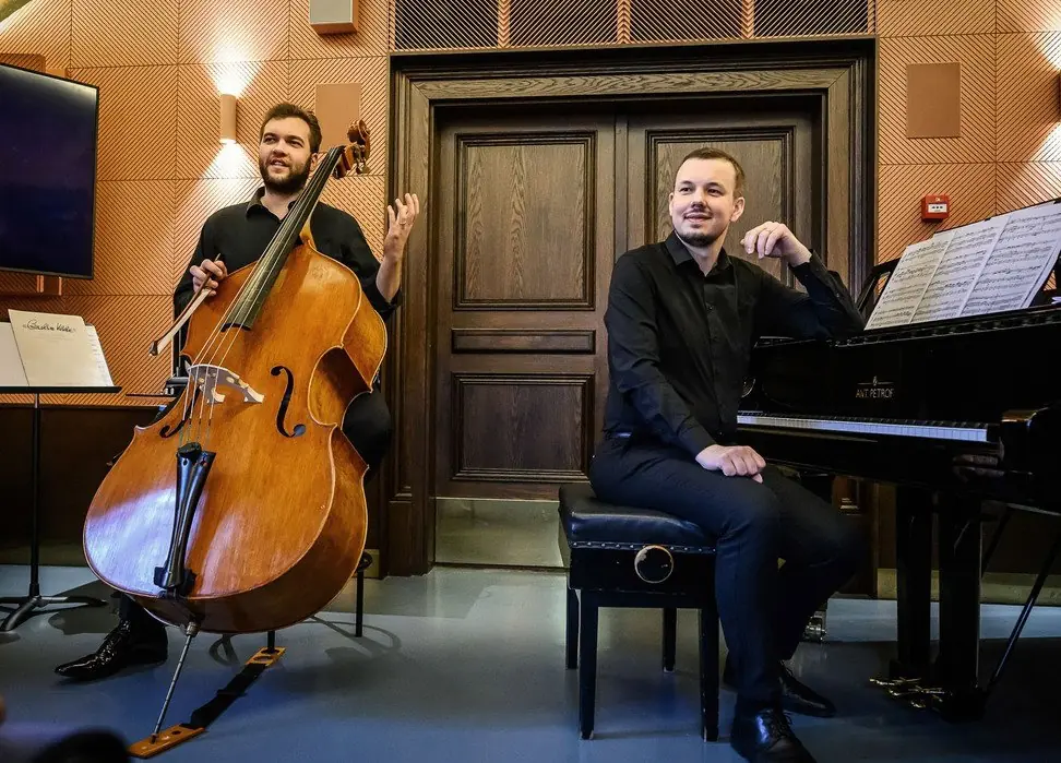Basa tvrdí muziku — Tschechische Philharmonie, Prag