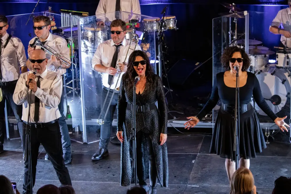 Laura a její tygři mit Gästen Ilona Csáková, Martin Pošta und Lenka Nová — Bounty Rock Cafe, Olmütz