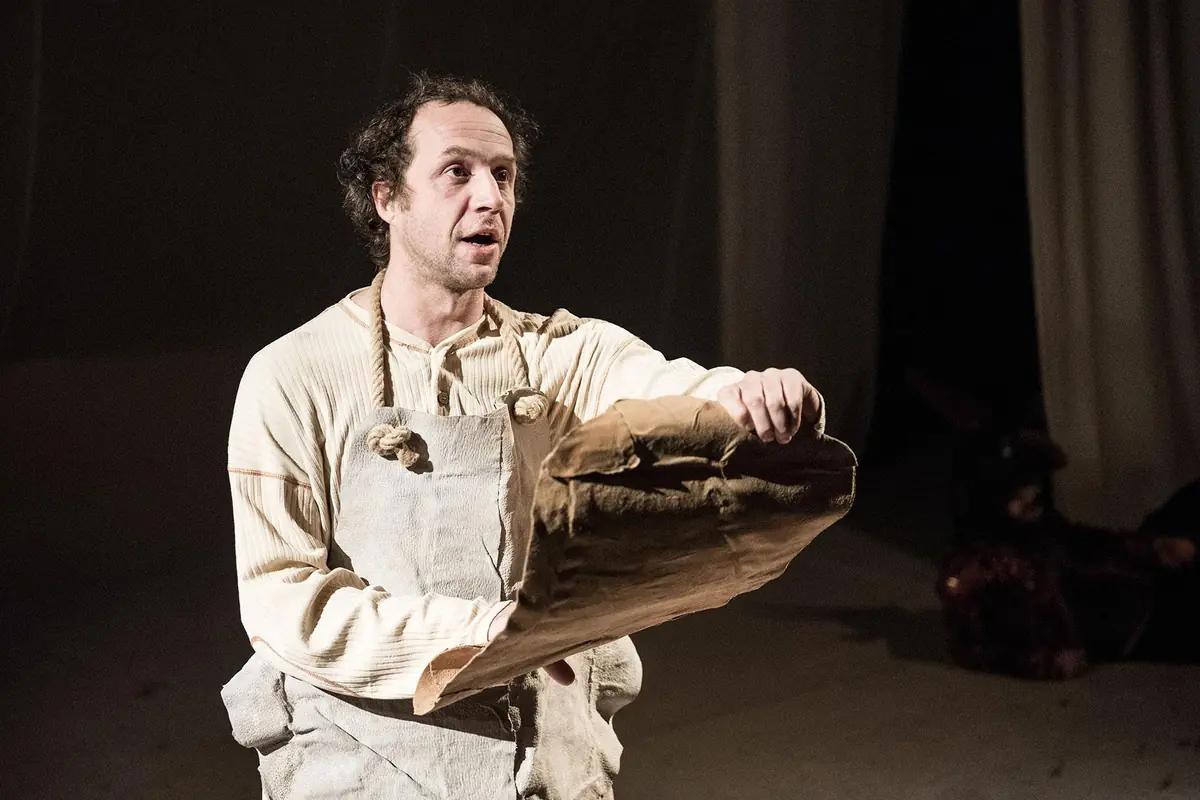 (Pro) Eltern am Rande — Theater Minor, Prag