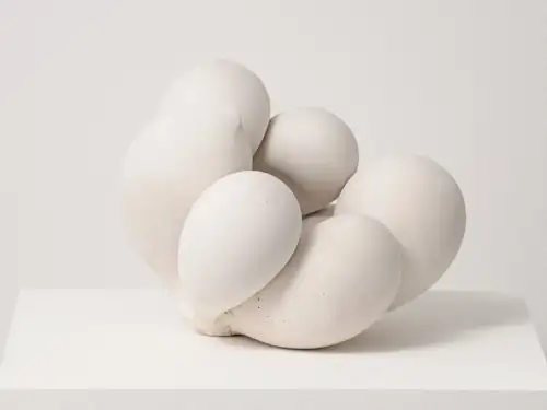 Maria Bartuszová – Small Emptiness Full of Small Infinite Universe