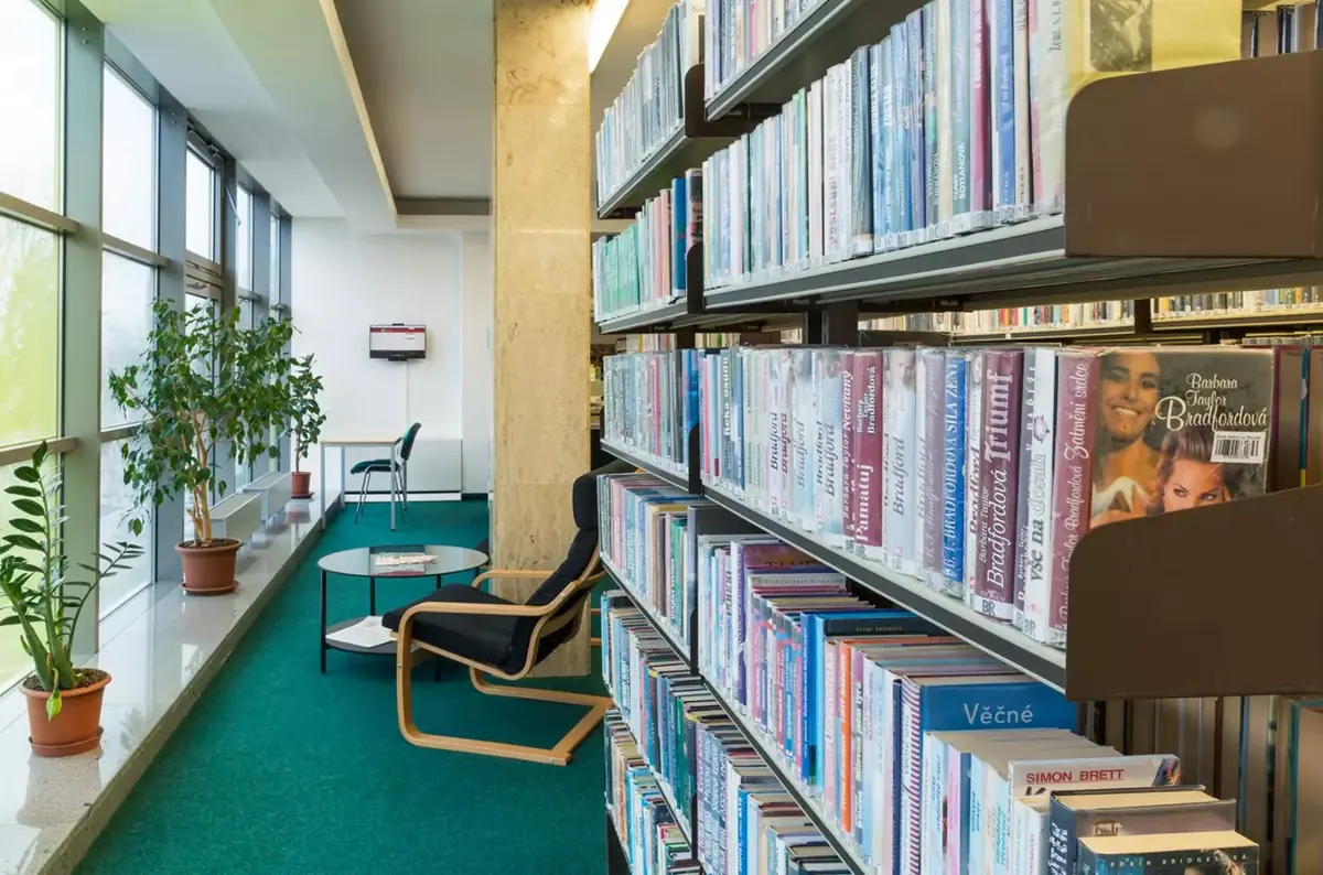 Books & Coffee – Zdenka Sokolíčková — NMNM Bibliothek, Nové Město na Moravě