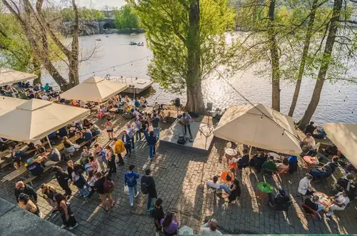 Open Air Čapadlo – koncerty na náplavce Smetanovo nábřeží