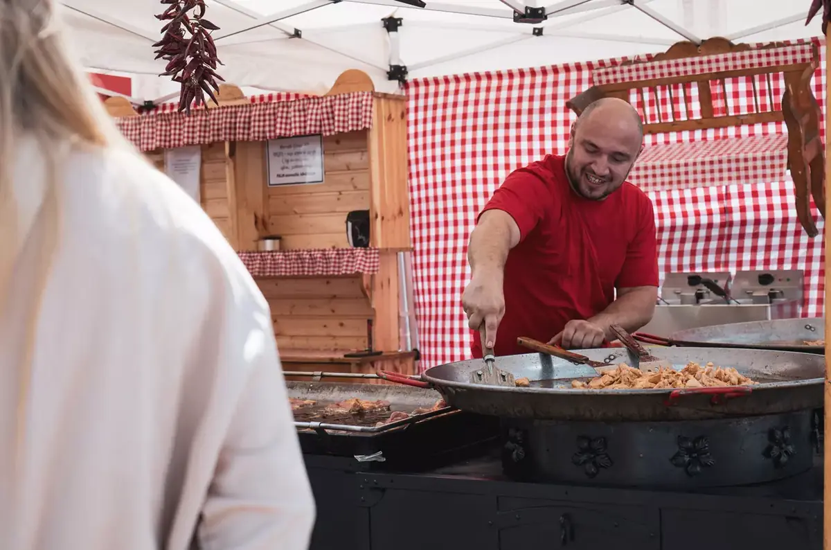 Náplavka – Ungarisches Geschmacksfestival in Prag 2026 — Náplavka, Rašínovo Ufer, Prag 2, Prag