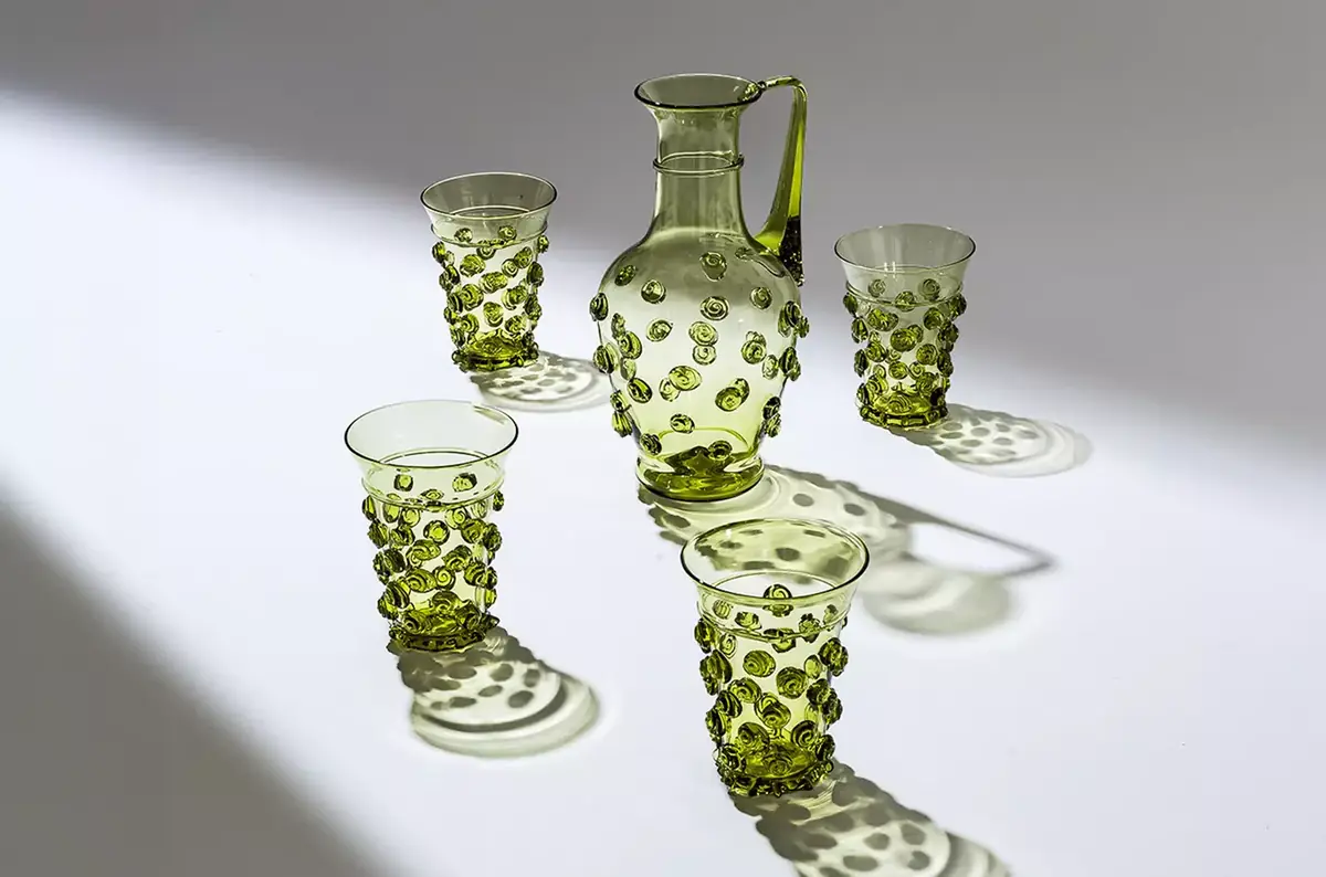 Glastreffen – Petr Novotný & die Entstehung von Repliken mittelalterlichen Glases — Novotný Glass, Nový Bor